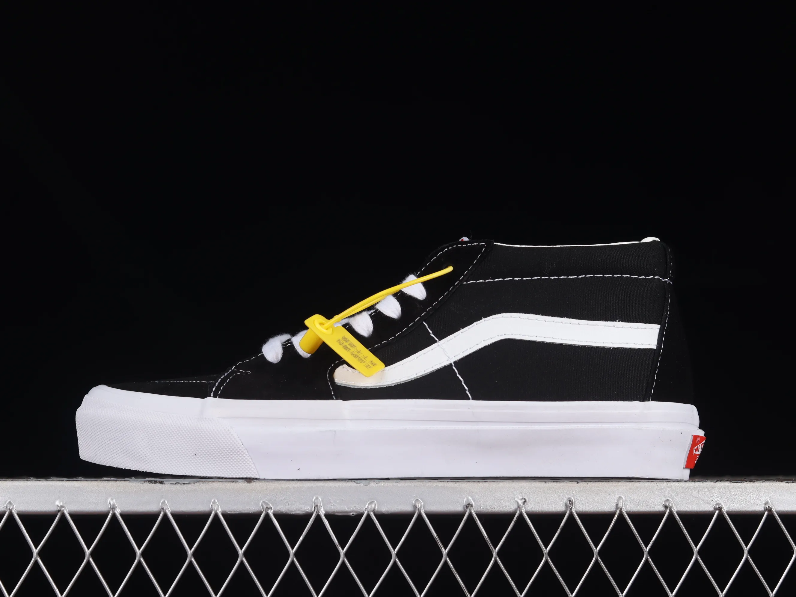All categories Vans Vans series Vans Mid Vans China Vans Vault OG SK8-Mid Lx Vans high-end branch simple black and white mid-top casual sneakers VN0A4BVCBA2